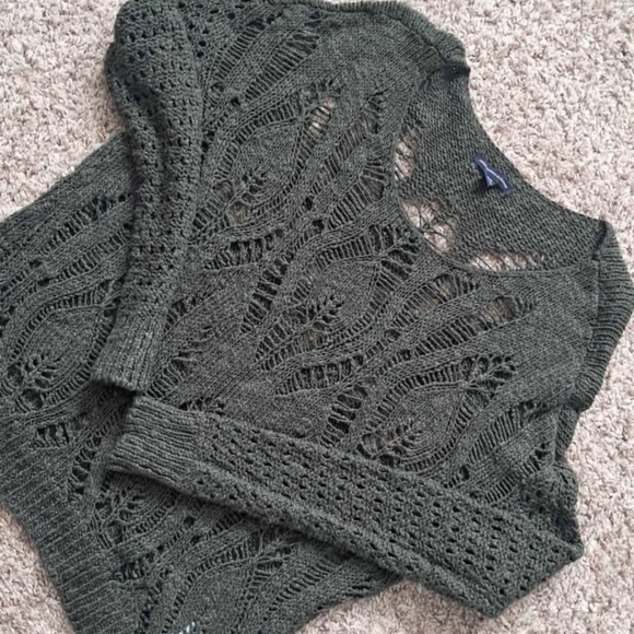 Size Medium 4 Tops - Picture 5 of 8